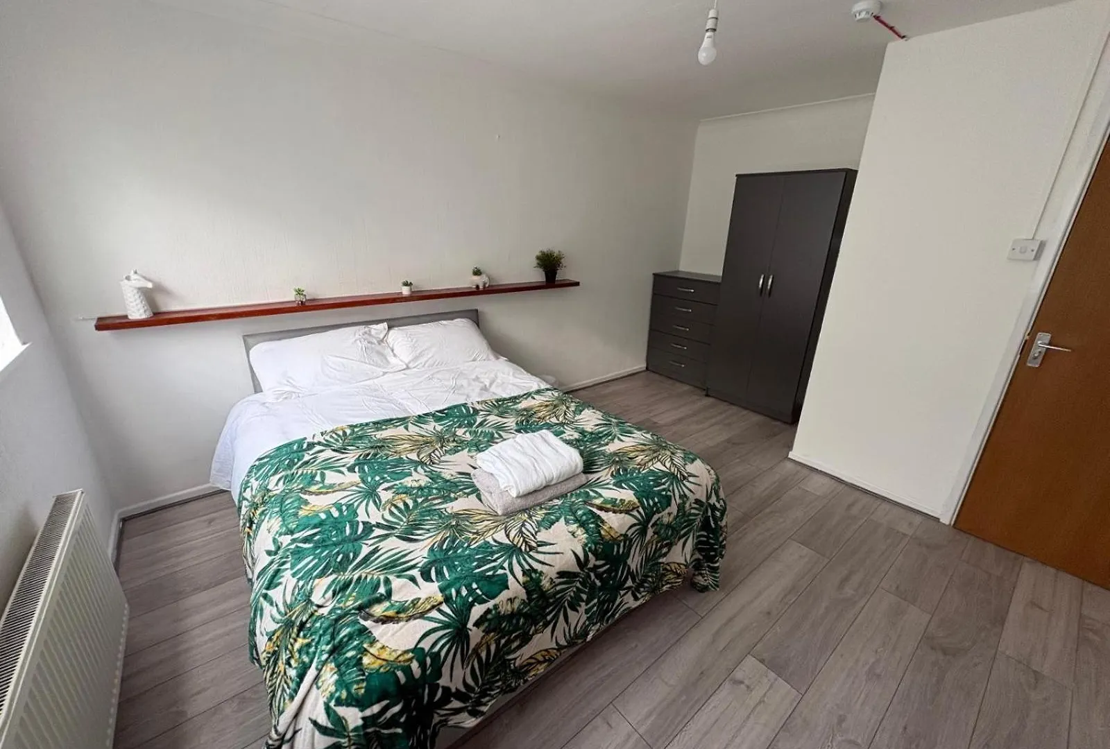 Deluxe Stays Luton  Apartment