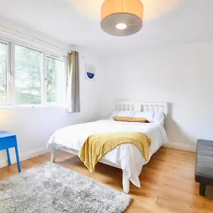 Full Close To Excel Centre, Airport , O2 Arena London