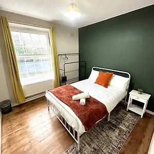 Quirky 3 Bedroom Flat In Shoreditch London